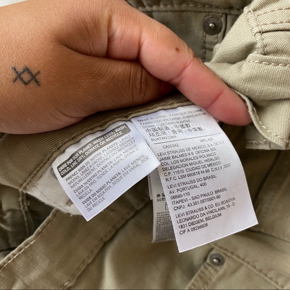 Vintage High Waisted Levi’s 505 Jeans - Picture 7 of 12